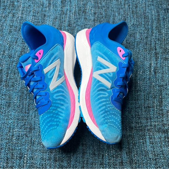 New Balance Fresh Foam 860v11 Running Shoes in Vibrant Sky Blue and Pink - Picture 6 of 9